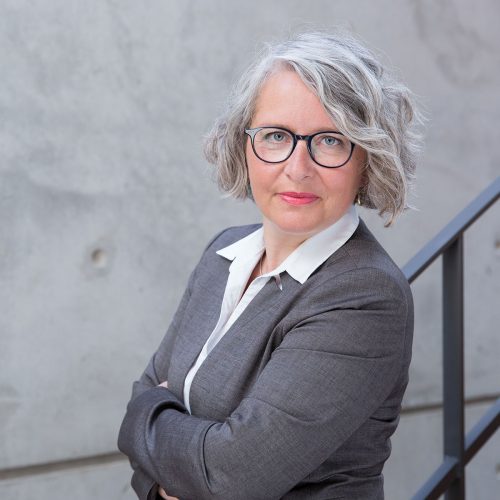 Managerin Portrait, Fotografin Hamburg, professionelles Managerportrait Frau, authentisches Foto Manager, Geschäftsführerportrait, Vorstandsportrait Hamburg, dynamisches Managerportrait, Managerportrait Fotografin Hamburg, authentisches Vorstandsportrait Frau, Geschäftsführerin Portrait