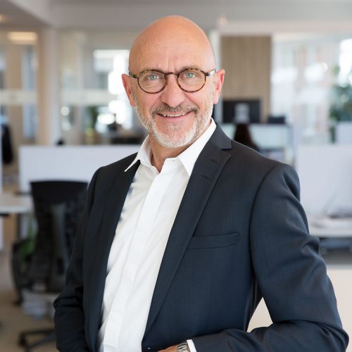 Businessportrait Hamburg Office, Businessfotos, mobiles Studio Businessportrait, Fotograf Hamburg, Business Portrait modern, authentische Businessfotografie Hamburg, dynamisches Businessportrait, Mitarbeiterportraits, elegantes Businessportrait Hamburg, Businessportrait